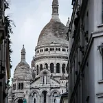 Montmartre Apartments Leo Ferre